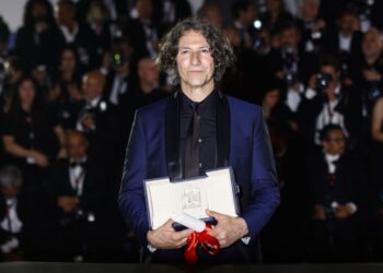 Oscar-winning Jewish Director Refutes Jewishness on Stage