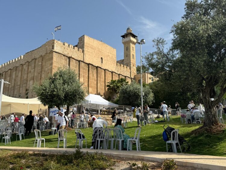 Tomb of Izaac and Rivkah Opens for Jewish Worshippers During Passover
