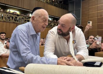 Holocaust Survivor Avraham Roet (96) Tells of Surviving the Holocaust in Holland