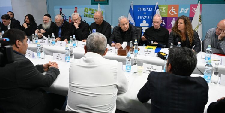 Benny Gantz Submits Paperwork to Dissolve Knesset