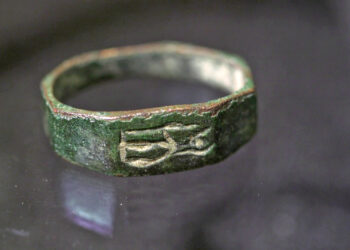 Young Man Discovers 1800-Year-Old Ring on Mount Carmel